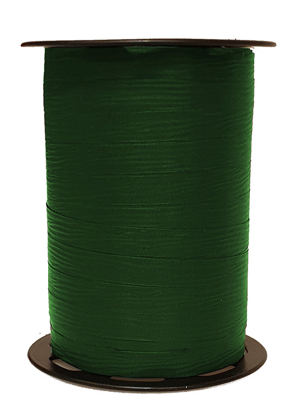 Bobine de crépon sapin mat 250 m, souple et résistante. Idéale pour fleuristes, emballages cadeaux, décorations et présentations.