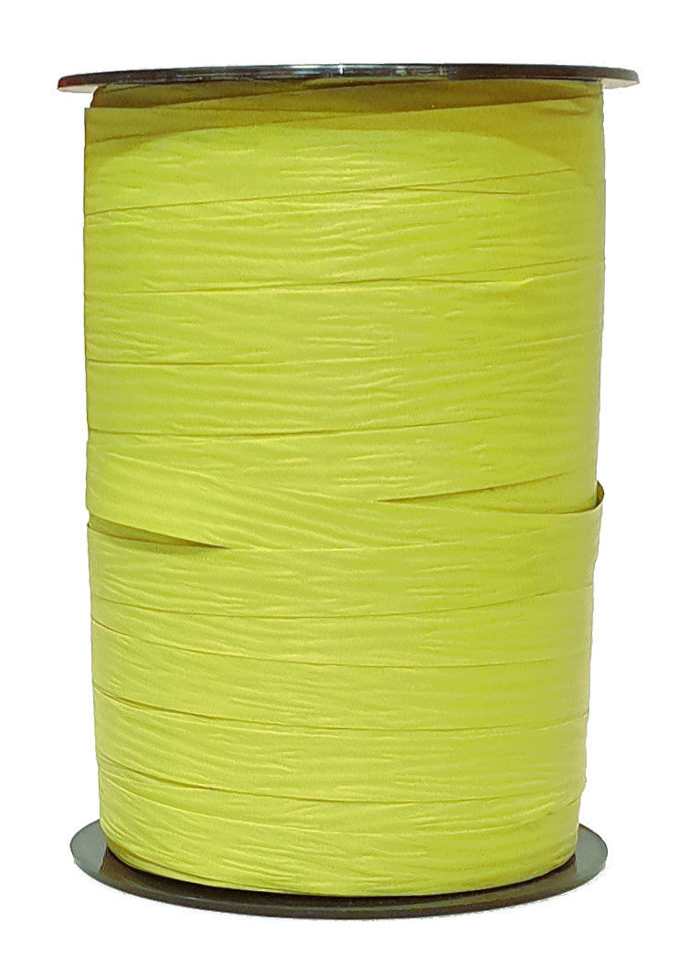 Bobine de crépon tilleul mat 250 m, souple et résistante. Idéale pour fleuristes, emballages cadeaux, décorations et présentations.