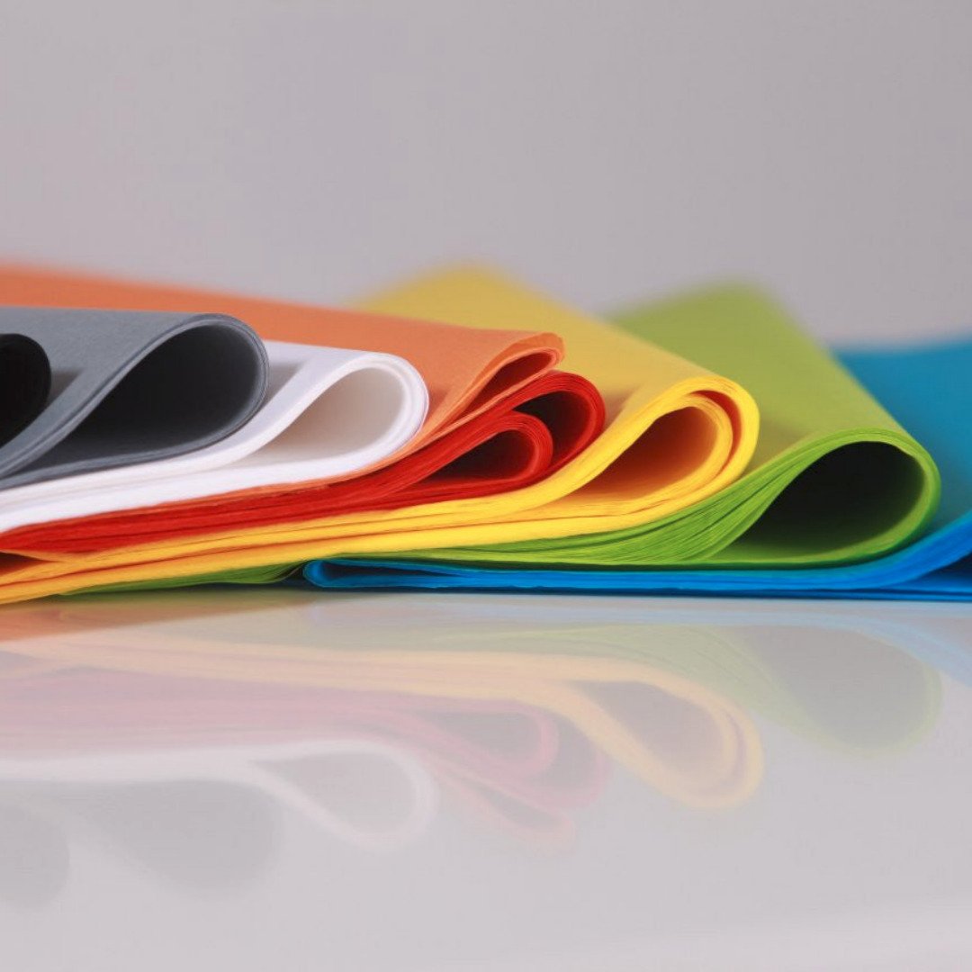 Papiers de soie colorés, légers et élégants, parfaits pour emballages cadeaux, coffrets raffinés et protection d’articles délicats