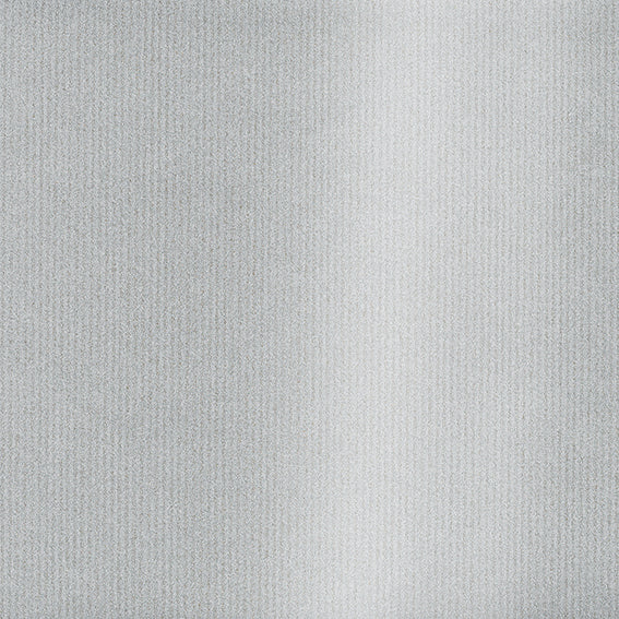 Rouleau de papier métallisé argent sur kraft, finition brillante, plusieurs couleurs disponibles, idéal pour emballage cadeau, commerces et fleuristes.