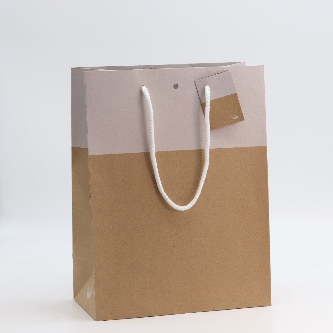 sac kraft naturel 175 g/m² avec impression blanche de la collection L’Exceptionnel Line, élégant et robuste, idéal pour boutiques haut de gamme et cadeaux