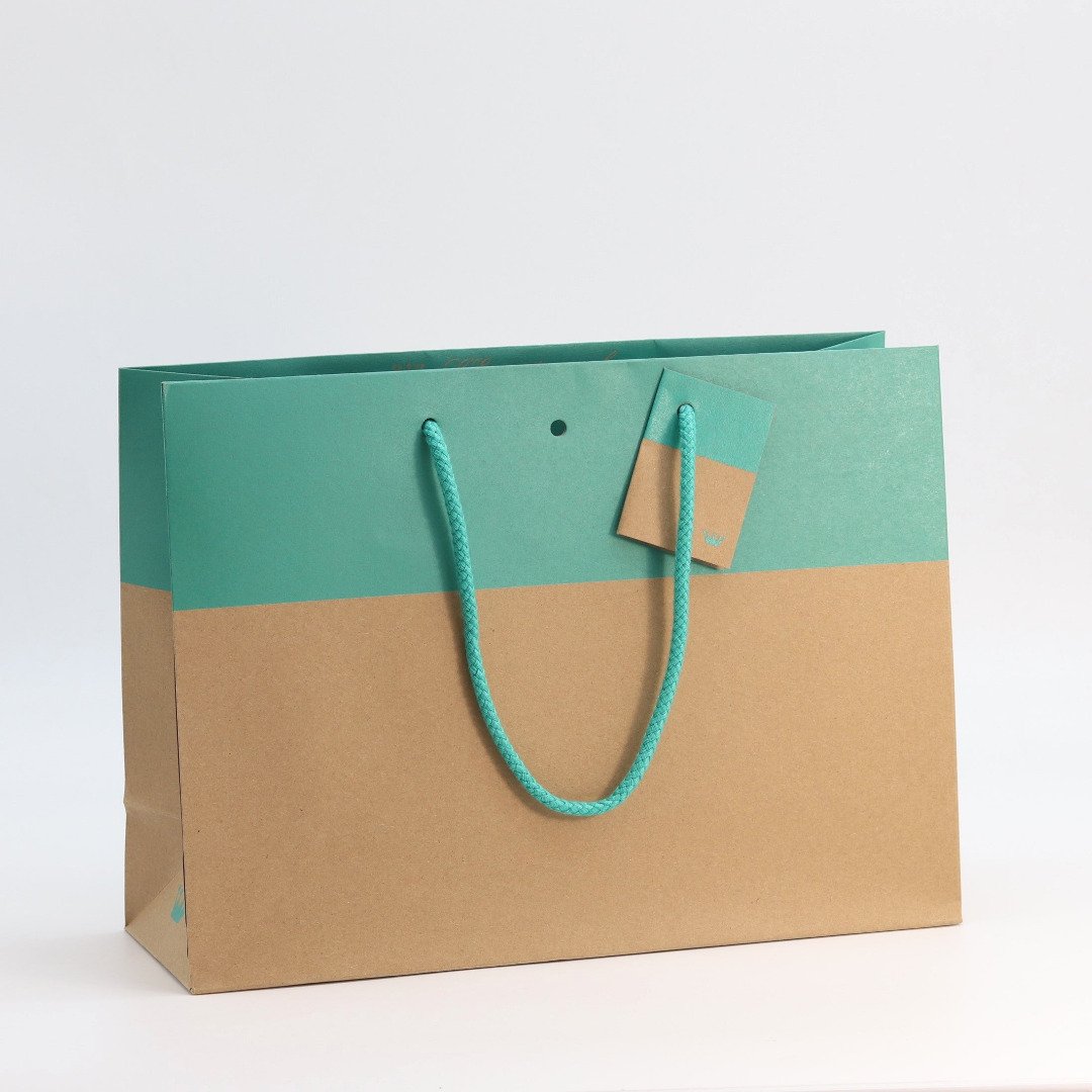 sac kraft naturel 175 g/m² avec impression turquoise de la collection L’Exceptionnel Line, élégant et robuste, idéal pour boutiques haut de gamme et cadeaux
