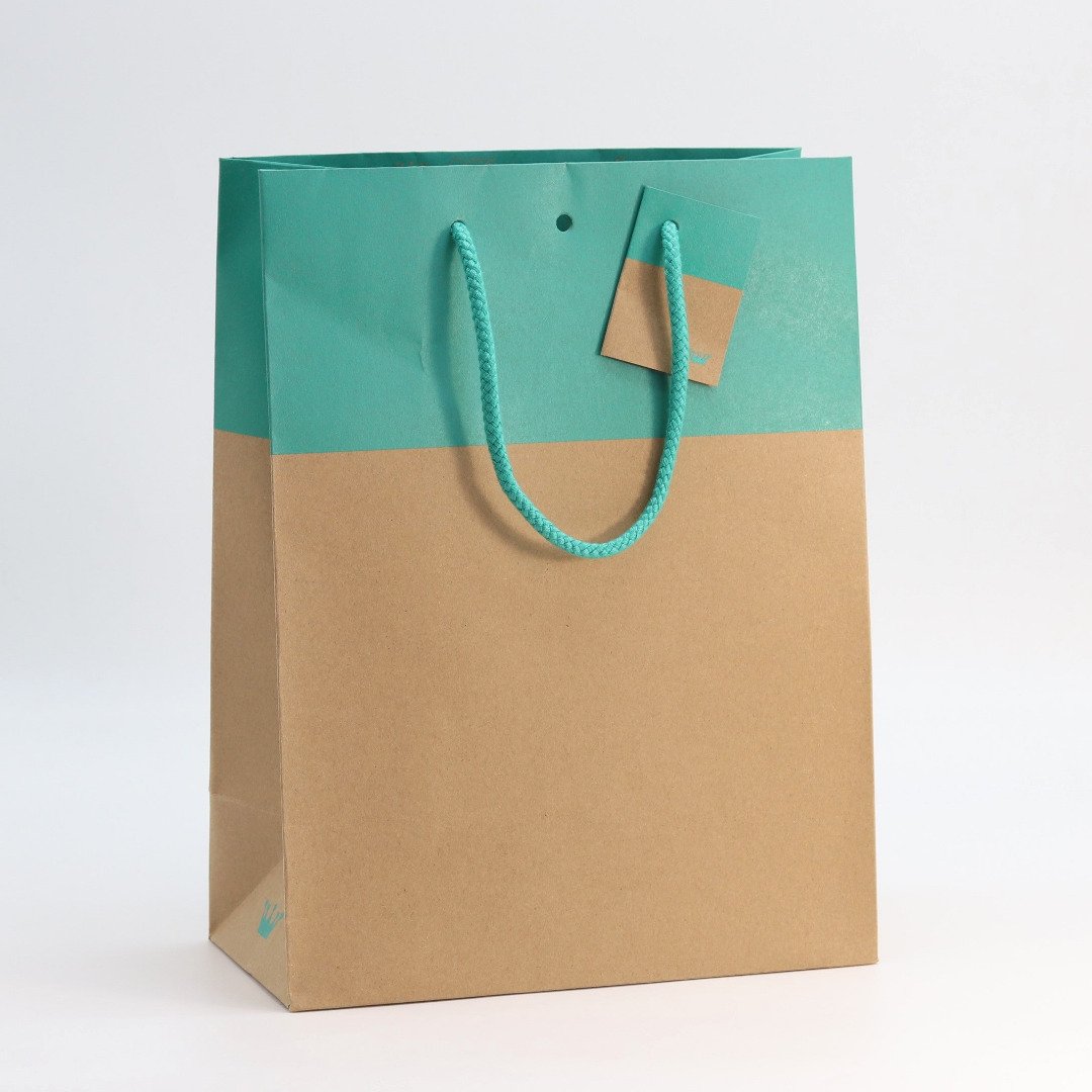 sac kraft naturel 175 g/m² avec impression turquoise de la collection L’Exceptionnel Line, élégant et robuste, idéal pour boutiques haut de gamme et cadeaux