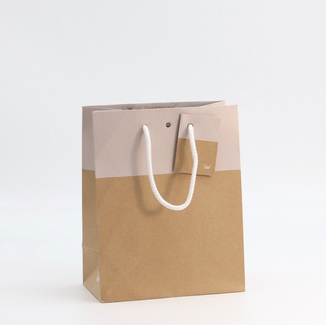 sac kraft naturel 175 g/m² avec impression blanche de la collection L’Exceptionnel Line, élégant et robuste, idéal pour boutiques haut de gamme et cadeaux